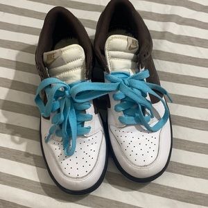 Woman’s Nike dunk sneakers